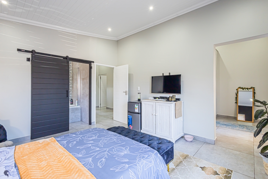 5 Bedroom Property for Sale in Myburgh Park Western Cape